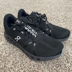 Size 11 / Men's On Running Shoes
